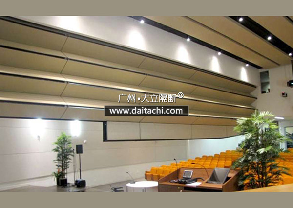 会议报告厅垂直升降电动活动隔断项目